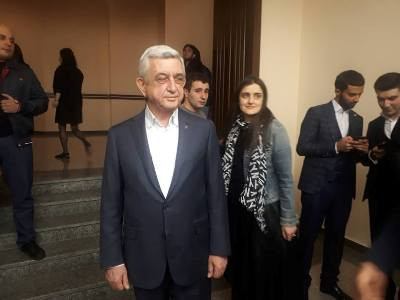 Third Armenian president welcomes new members of Republican Party of Armenia
