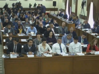 «Ապե՛, հլը դուրս արի». երկար նայելու համար ավագանու ԲՀԿ-ականը դուրս հրավիրեց «Իմ քայլի» անդամին