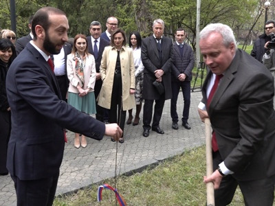 Armenian-Russian Friendship Alley opens at Armenia Parliament garden (PHOTOS)