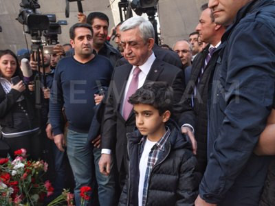 Former Armenia President visits Tsitsernakaberd Armenian Genocide Memorial (PHOTOS)