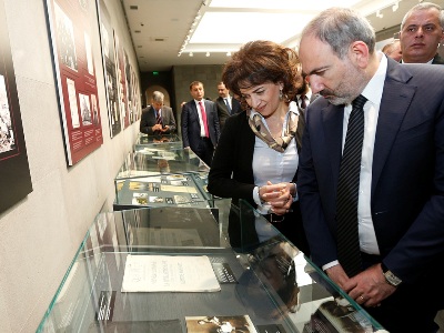 Armenia PM, wife attend "150-Year-Old Witnesses of the Armenian Genocide" exhibition