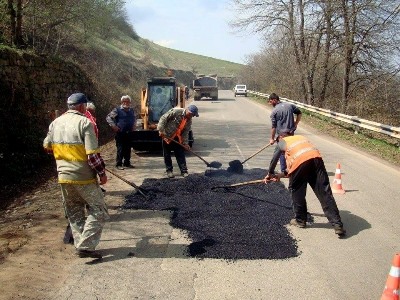 Հանրապետության 8 քաղաքներում  ճանապարհների փոսային նորոգման աշխատանքները սկսվել են
