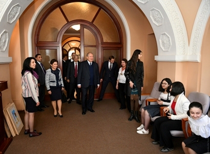 Արմեն Սարգսյանը տիկնոջ՝ Նունե Սարգսյանի հետ այցելել է Մատենադարան (ֆոտո)