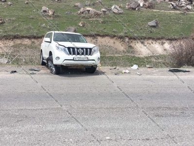 Ողբերգական վթար Սյունիքում. Toyota Land Cruiser Prado-ն բախվել է քարերին. կա 1 զոհ, 2 վիրավոր (ֆոտո)