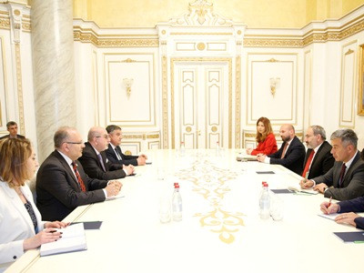 Armenia PM receives Homenetmen Central Committee members