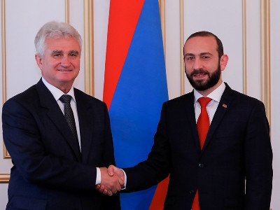 Armenian parliamentary speaker receives Vice-President of Czech Senate