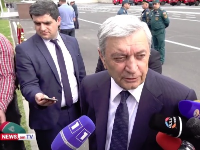Մեկը տերտեր է սիրում, մեկը տերտերի կնիկ. Ֆելիքս Ցոլակյանը՝ վարչապետից հասարակության սպասելիքների մասին