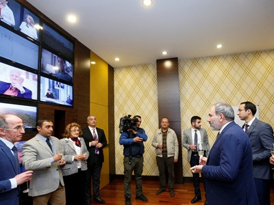 Armenia PM visits Public Radio of Armenia on occasion of Radio Day