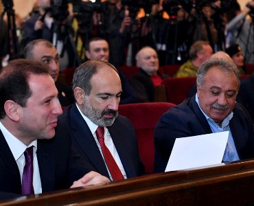 «Հրապարակ». ԵԿՄ-ականները ո՞ւմ հետ են գնալու Արցախ՝ Սերժ Սարգսյանի՞, թե՞ Նիկոլ Փաշինյանի