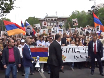 Երեւանում ընթանում է «Անմահների գնդի» երթը