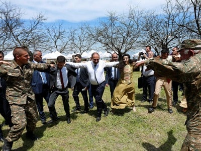 Armenia PM joins folk dance in Karabakh’s Shushi (PHOTOS)