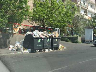 «Սկսում եմ «կիլլդիմը», ուրիշ տարբերակ չկա». Արման Աբովյանը՝ Երեւանի աղբի մասին (ֆոտո)