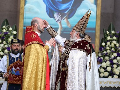 Մայր Աթոռում եպիսկոպոսներ են ձեռնադրվել եւ օծվել (ֆոտո)