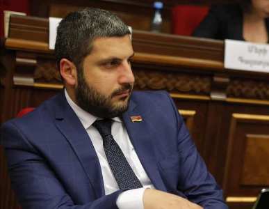 «Իմ քայլի» պատգամավորը փողոցում կանխել է քաղաքացու ծեծը. նա ոստիկանական բաժանմունքից գնացել է նաեւ հիվանդանոց