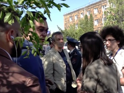 Հաղորդում երեխաներին ատելության քարոզի մեջ ներքաշելու, լրագրողներին խոչնդոտելու մասին. Yerevan.Today–ը ահազանգում է