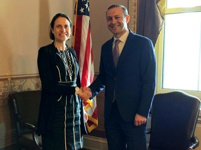 Armenian Security Council secretary discusses investment, financial aid in US