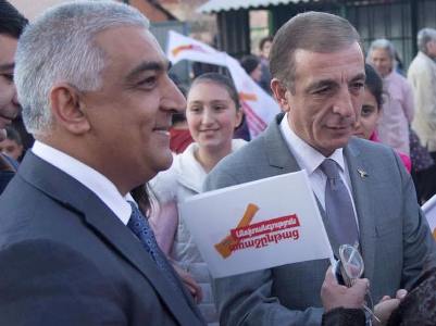 Նոր Նորքի նախկին թաղապետ Արմեն Ուլիխանյանը ԱԺ ընտրությունների ժամանակ ընտրակաշառք է բաժանել՝ իր թեկնածու եղբոր համար