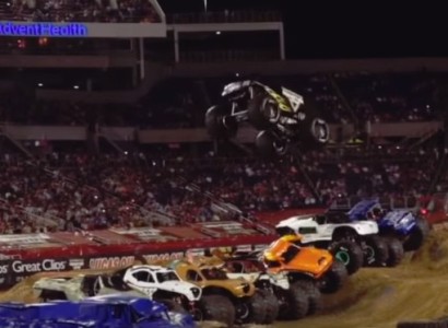 Monster truck-ը թռել է 7 բիգֆուտերի վրայով՝ համաշխարհային ռեկորդ սահմանելով