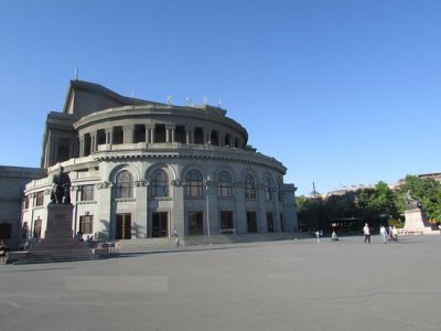 Օպերայի շենքում ռումբի մասին ահազանգ է ստացվել
