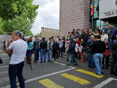 «Իմ դատավարությունն է». քաղաքացուն ցուցարարները թույլ չտվեցին մուտք գործել դատարան