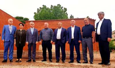 «Ժամանակ». Ղարաբաղյան գեներալիտետի եւ հայ օլիգարխիայի ներկայացուցիչները հակահեղափոխական հավաք են կազմակերպել
