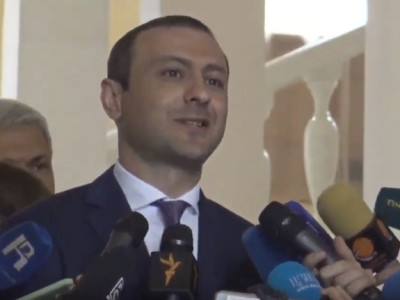 Armenia official: Azerbaijan defense minister escaped after approaching border