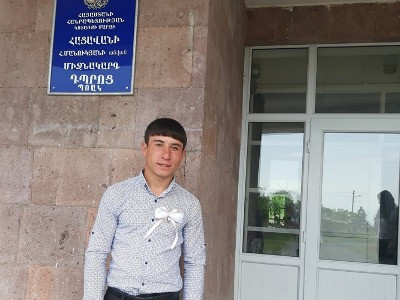 «Առավոտյան ծաղկեփնջով եկավ դպրոց». Հացավանի դպրոցն այս տարի ունի մեկ շրջանավարտ (ֆոտո)