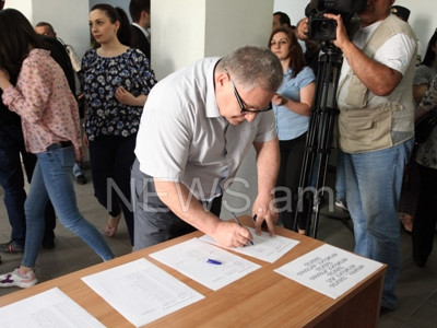 Դատավորներն արտահերթ ժողով են գումարում Աջափնյակի դատարանում (ֆոտո)