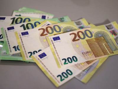 Եվրոպական կենտրոնական բանկը սկսել է 100 եւ 200 եվրո արժեքով նոր թղթադրամների շրջանառությունը