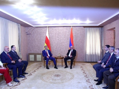 Artsakh President meets his South Ossetia counterpart