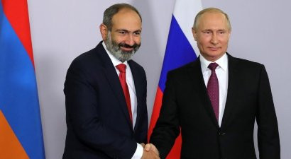 Pashinyan, Putin hold phone talks