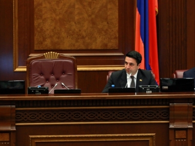«Ո՞ւր է Ջավադյանը, սա արհամարհական վերաբերմունք է ԱԺ–ի նկատմամբ».Մինչ պատգամավորները դժգոհում էին, Ջավադյանը ներս մտավ
