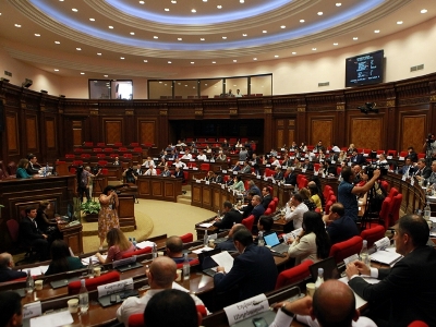 Ելույթ ունեցողի հետ հավասար խոսում եք, անտանելի աղմուկ է. մի արեք տենց բան. Ալեն Սիմոնյան