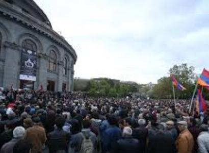 Armenia PM supporters holding rally at Liberty Square in Yerevan