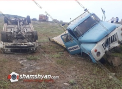 «Գազելը» հարվածել է «Զիլին», որը գլորվել է ձորակը, թափքի մեքենան էլ գլխիվայր շրջվել է․ խոշոր վթար՝ Գեղարքունիքի մարզում