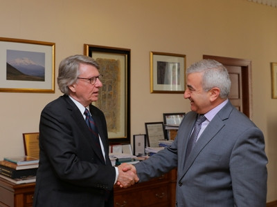 Karabakh Parliament speaker receives US university professor