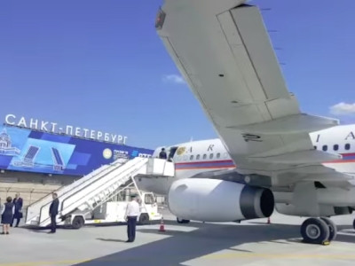 Armenia PM arrives to Saint Petersburg