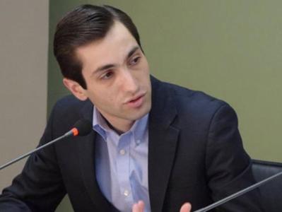 «Հայտնաբերել եմ «սևազգեստների». Խաժակյանն ահազանգում է, որ ոստիկանները հարբած ծեծել են իր մերձավորին եւ կոտրել քիթը