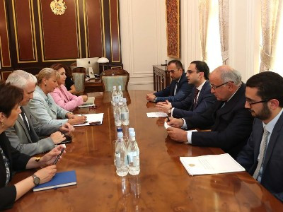 Armenia Deputy PM receives IOM delegation