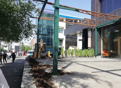 Կոմիտասի 15 հասցեում կառուցապատողը դպրոցի մարզադաշտի տակ առանց թույլտվության երկհարկանի ավտոկայանատեղի է կառուցել