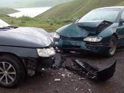 Ավոտվթար Սիսիան-Երեւան ճանապարհին. կան վիրավորներ (ֆոտո)
