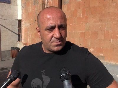 «Բնակարանից իջա, նստեցի մեքենան, արդեն պոչիս նստած էին»․ բերման ենթարկված համակիրը՝ ոստիկանական գործողության մասին