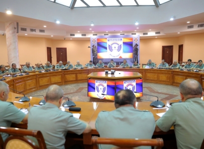 Consultation held with Armenian army, army general staff administrative staffs (PHOTOS)