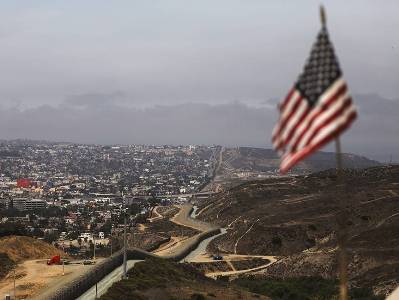 US gives Mexico 45 days to reduce number of migrants at border
