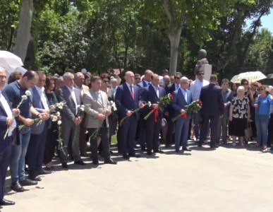 Armenia 3rd President Serzh Sargsyan visits Komitas Park and Pantheon, pays tribute to late PM Andranik Margaryan