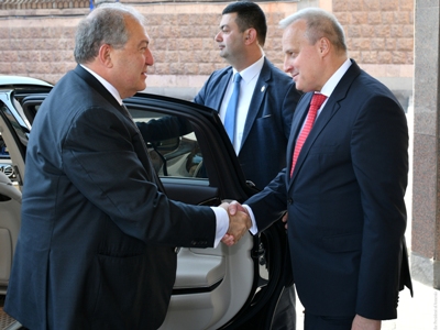 Armenia President visits Russian Embassy on occasion of Russia Day