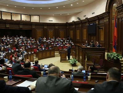 Առավոտ շուտ ի՞նչ եք խմել, որ սենց իրար դեմ տրամադրված եկել եք. Արարատ Միրզոյան