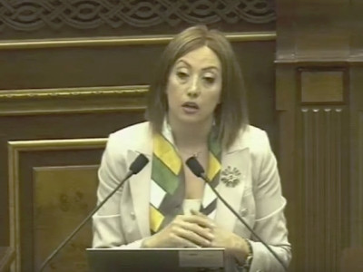 «Ոչինչ, ես մեկ է մեռնելու եմ, կարեւորը Վահեն ընտանիքիս կողքին է». «Իմ քայլի» պատգամավորը ելույթի ժամանակ հուզվեց