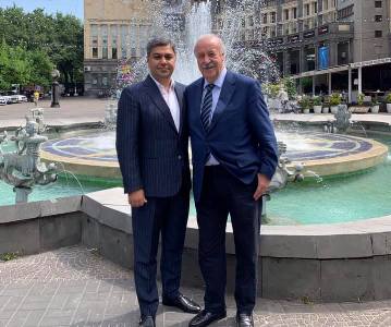 Արթուր Վանեցյանն ու աշխարհահռչակ Վիսենտե Դել Բոսկեն շրջում են Երևանում (ֆոտո)