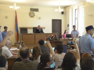 Չի՛ կարելի էսպես, սա ի՞նչ արտահայտություն է. Ռուբեն Սահակյանին բարկացրեց ներկաներից մեկի պահվածքը